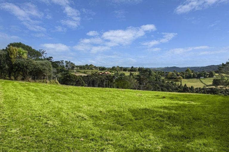 Photo of property in 13 Vaughans Road, Okura, Albany, 0792