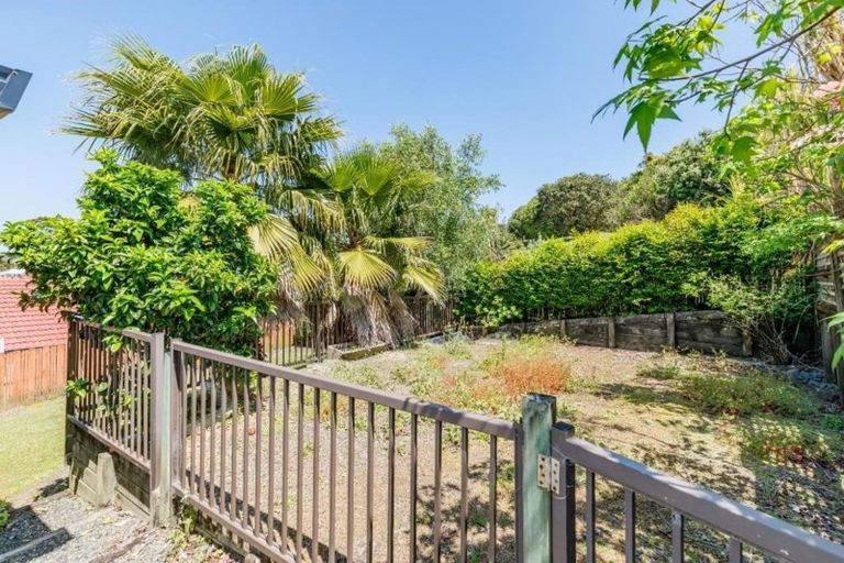 Photo of property in 12 Van Dyke Place, West Harbour, Auckland, 0618