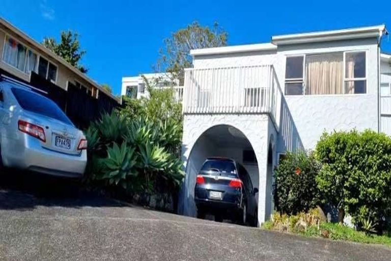 Photo of property in 1/527 Beach Road, Murrays Bay, Auckland, 0630