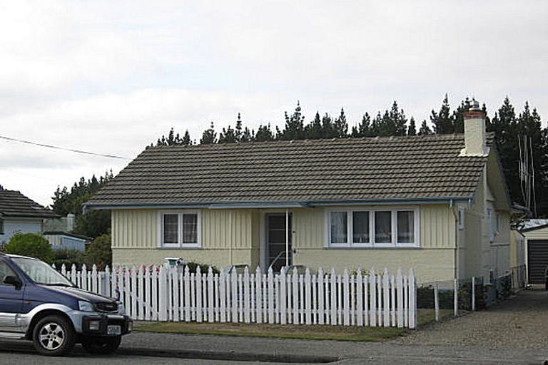 Photo of property in 17 Edward Street, Waimate, 7924
