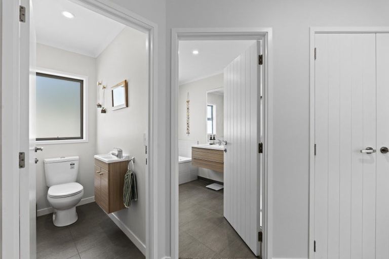 Photo of property in 5d Tui Grove, Oakura, 4314