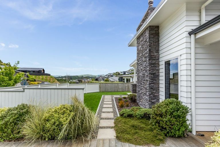 Photo of property in 28 Banks Boulevard, Whitby, Porirua, 5024