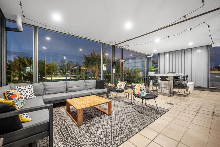 Photo of property in Sentinel Apartments, 905/3 Northcroft Street, Takapuna, Auckland, 0622