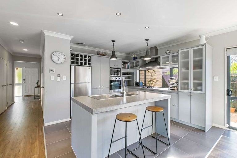 Photo of property in 56 Stranraer Crescent, Wattle Downs, Auckland, 2103