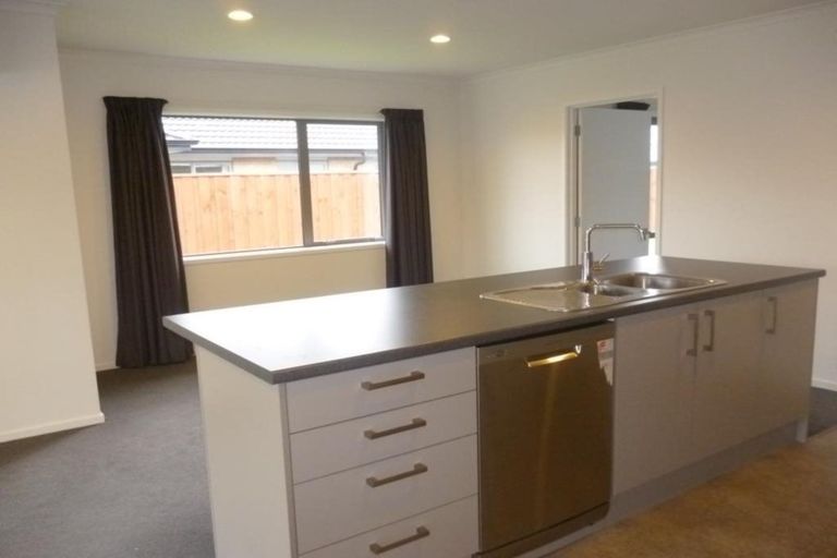 Photo of property in 15 Rossall Crescent, Rolleston, 7615