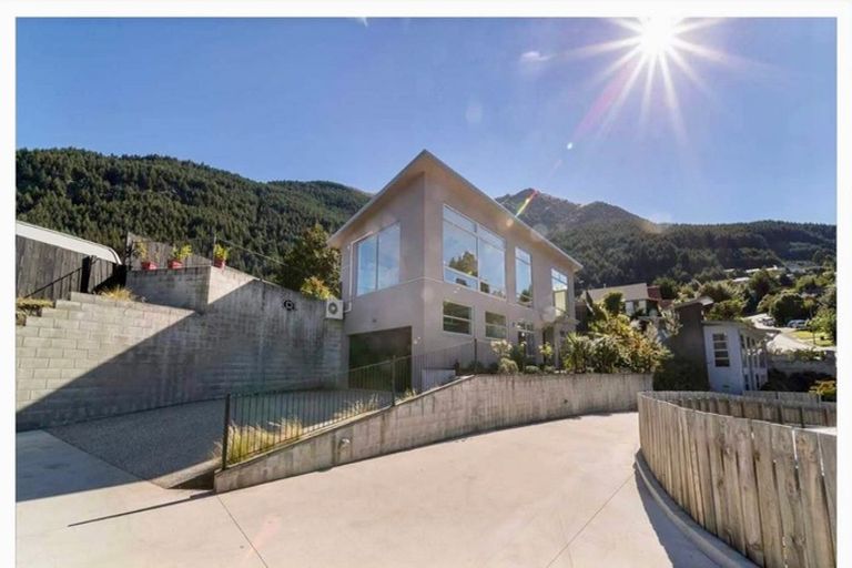 Photo of property in 234 Fernhill Road, Sunshine Bay, Queenstown, 9300