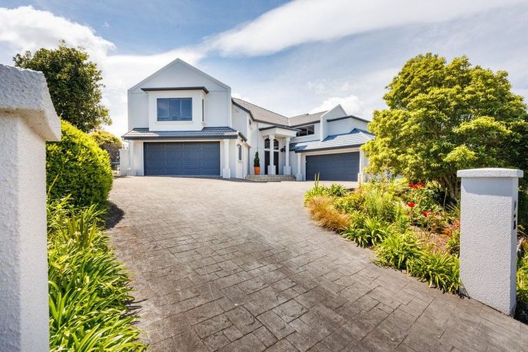 Photo of property in 33 Ruapehu Drive, Fitzherbert, Palmerston North, 4410