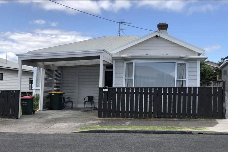 Photo of property in 164 Molesworth Street, New Plymouth, 4312