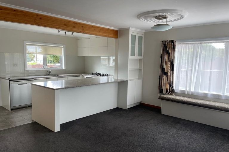 Photo of property in 41 Flanshaw Road, Te Atatu South, Auckland, 0610