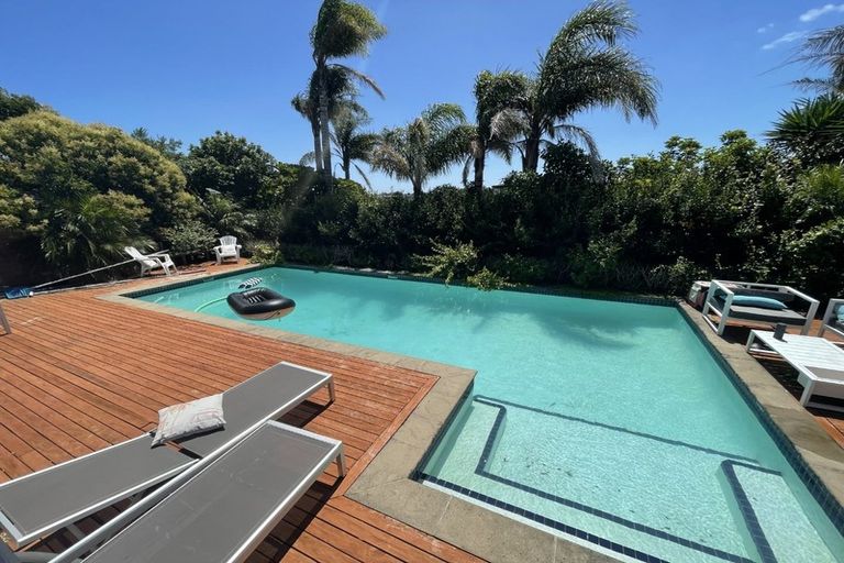 Photo of property in 2 Mellons Bay Road, Howick, Auckland, 2014