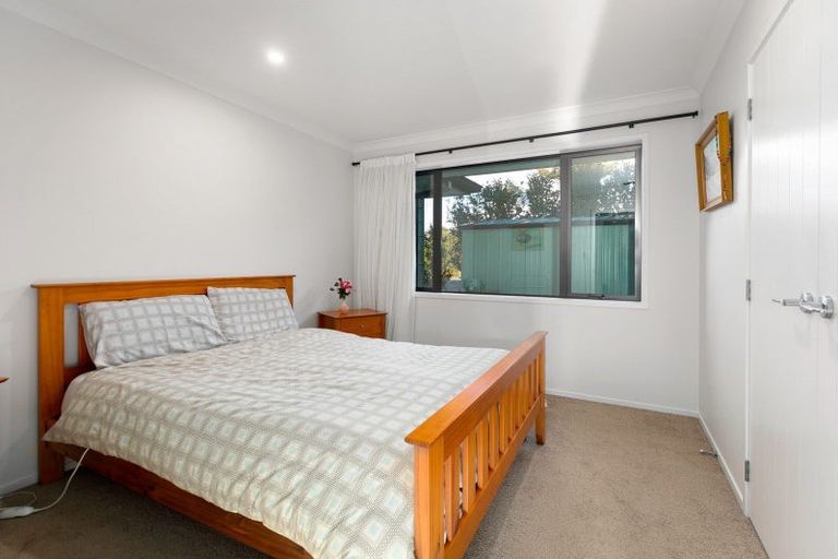 Photo of property in 17 Riverside Place, Katikati, 3129