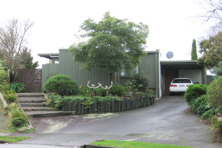 Photo of property in 17 Antrim Place, Hokowhitu, Palmerston North, 4410