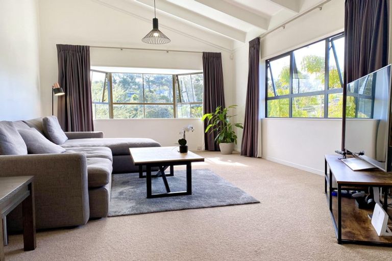 Photo of property in 2/660 Beach Road, Browns Bay, Auckland, 0630