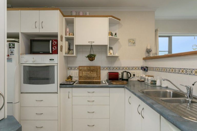 Photo of property in 10 Lakeridge Close, Rangatira Park, Taupo, 3330