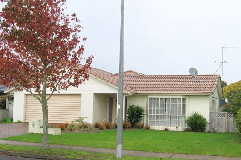 Photo of property in 10 Headcorn Place, Botany Downs, Auckland, 2010