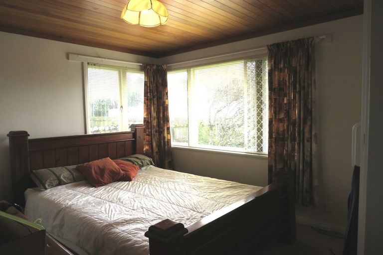 Photo of property in 1/20 Bridge Avenue, Te Atatu South, Auckland, 0610