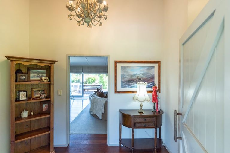 Photo of property in 1 Holden Way, Fitzherbert, Palmerston North, 4471