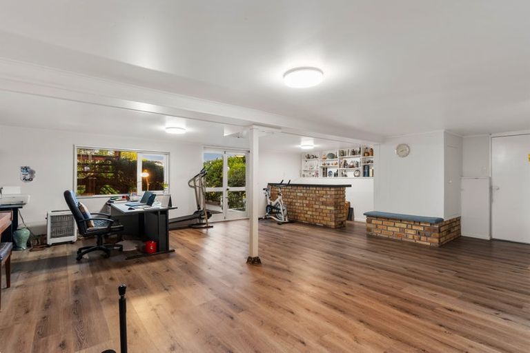 Photo of property in 6 Chelsea View Drive, Chatswood, Auckland, 0626