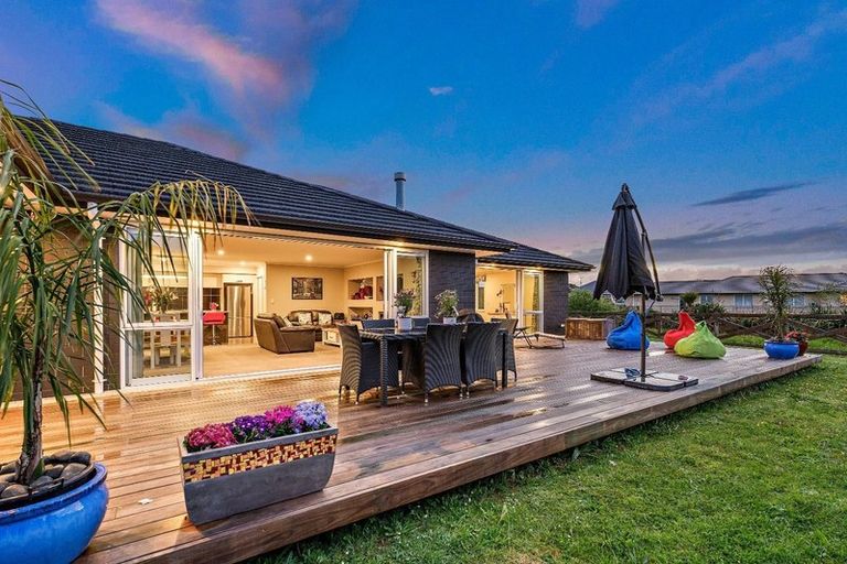 Photo of property in 15 Kohia Way, Huapai, Kumeu, 0810