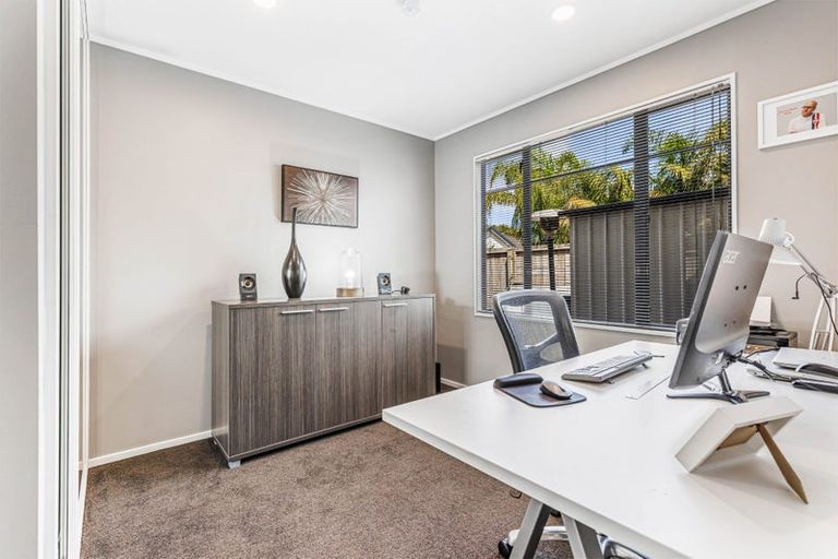 Photo of property in 15 Cellarmans Street, Te Atatu Peninsula, Auckland, 0610