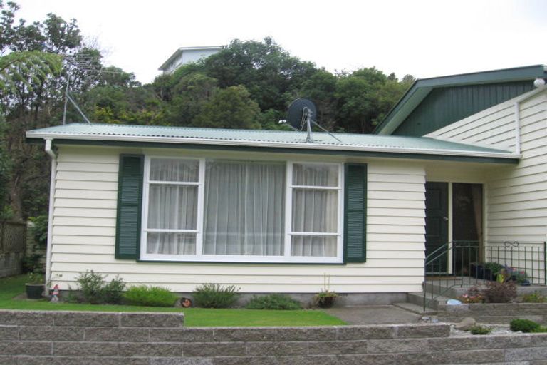 Photo of property in 2 Julia Place, Tawa, Wellington, 5028