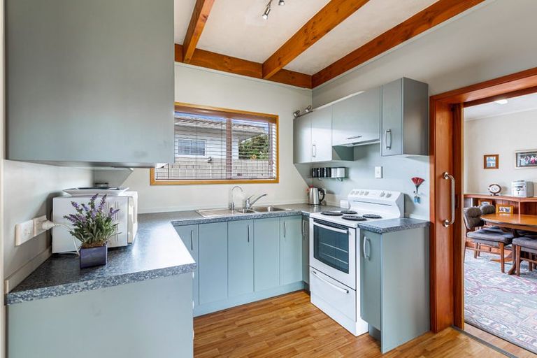 Photo of property in 1/2 Edwards Avenue, Henderson, Auckland, 0610