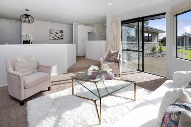 Photo of property in 7 Robina Court, Burswood, Auckland, 2013