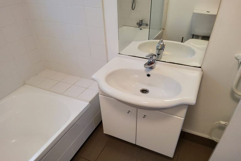 Photo of property in 221c The Terrace, Wellington Central, Wellington, 6011