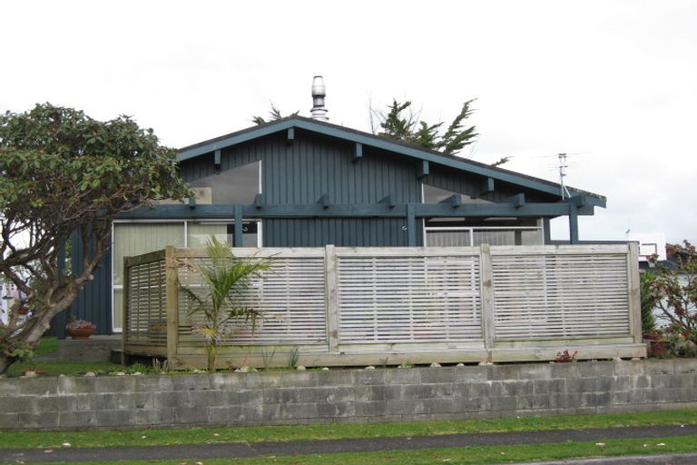 Photo of property in 8 Evelyn Place, Welbourn, New Plymouth, 4310
