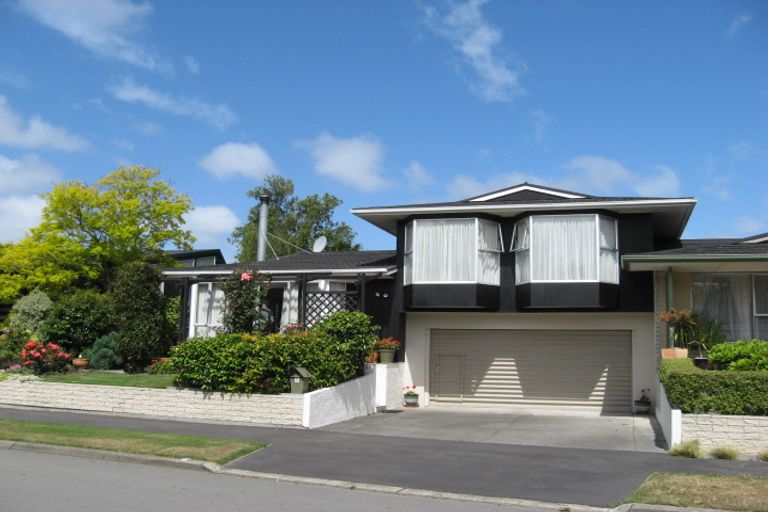 Photo of property in 19 Camberwell Place, Avonhead, Christchurch, 8042