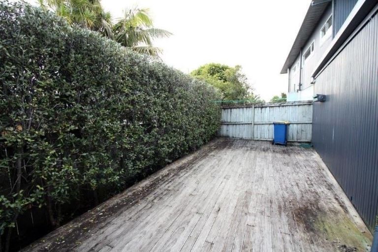 Photo of property in 2/16 Rangitoto Terrace, Milford, Auckland, 0620