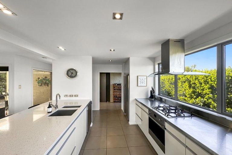 Photo of property in 273 Dowse Drive, Maungaraki, Lower Hutt, 5010