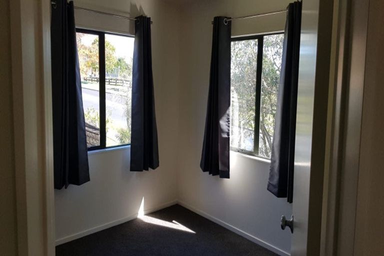 Photo of property in 1/3 Orwell Road, Greenhithe, Auckland, 0632