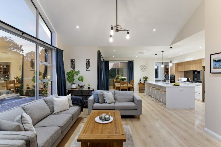 Photo of property in 5b Hobbs Road, Matakatia, Whangaparaoa, 0930