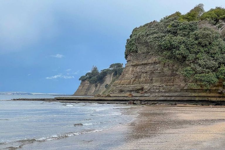 Photo of property in 1/74 Waiau Street, Torbay, Auckland, 0630