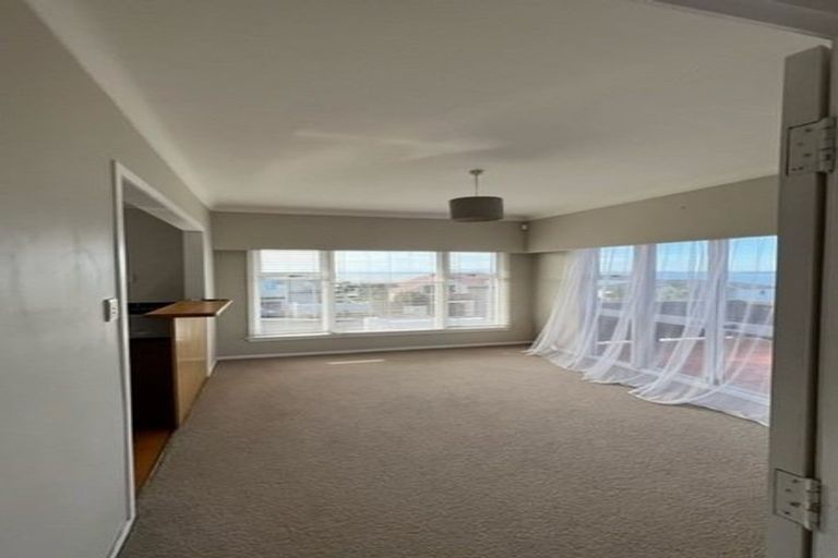 Photo of property in 1/4 Midway Avenue, Castor Bay, Auckland, 0620