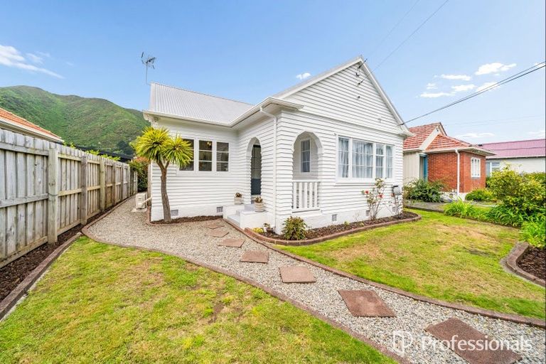 Photo of property in 16 Bell Road, Waiwhetu, Lower Hutt, 5010