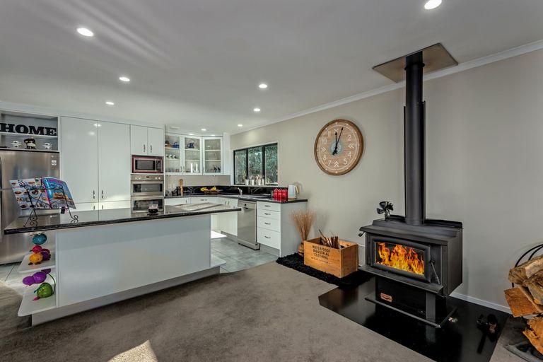 Photo of property in 402 Turitea Road, Turitea, Palmerston North, 4472