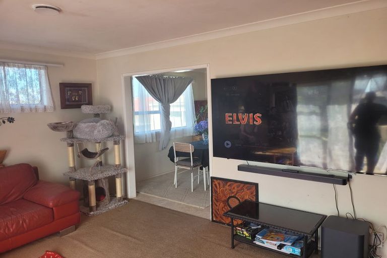 Photo of property in 12 Foyle Place, Glendene, Auckland, 0602