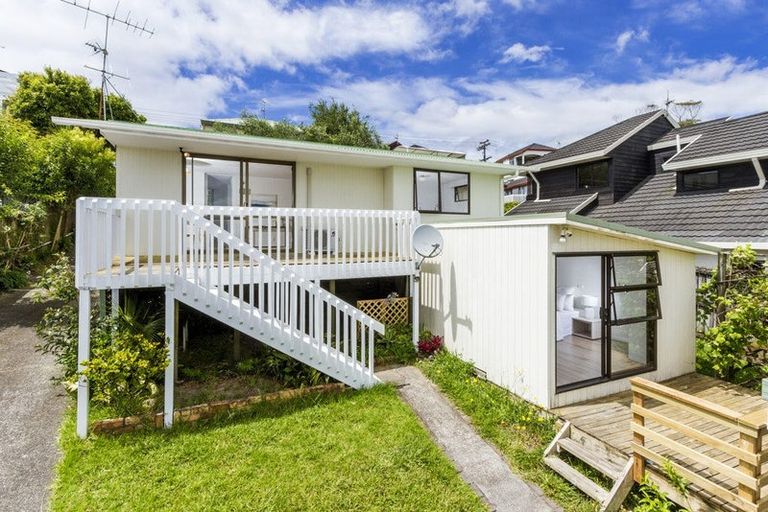 Photo of property in 1/144 Sunset Road, Unsworth Heights, Auckland, 0632