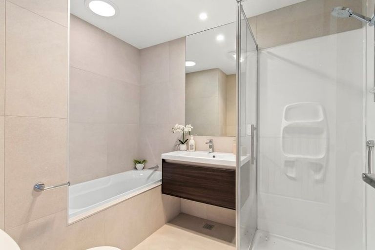 Photo of property in 5 Park Green Avenue, Rosehill, Papakura, 2113