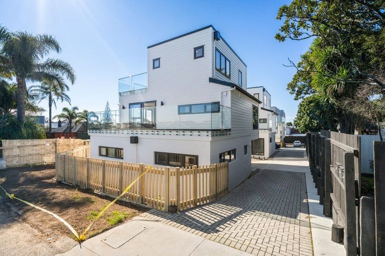 Photo of property in 127a Te Atatu Road, Te Atatu South, Auckland, 0610