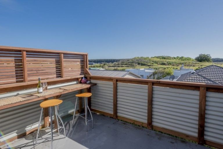 Photo of property in 6 Huia Street, Foxton Beach, Foxton, 4815