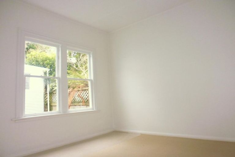 Photo of property in 1 Kenwyn Terrace, Newtown, Wellington, 6021