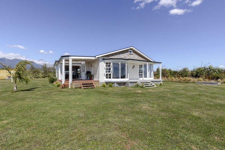 Photo of property in 207 Upper Pitone Road, Pitone, New Plymouth, 4374