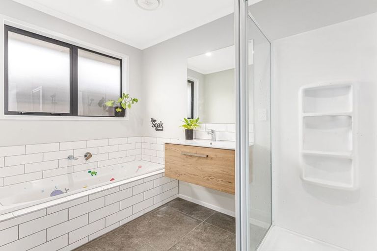 Photo of property in 27 Topsail Way, Whitby, Porirua, 5024