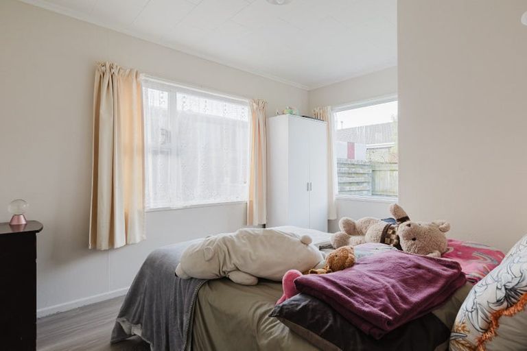 Photo of property in 3 Seddon Street, Takaro, Palmerston North, 4412