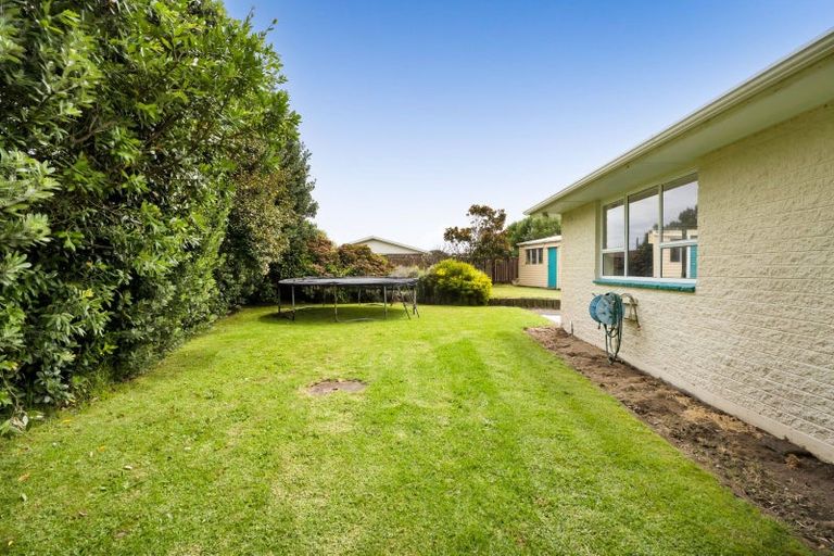 Photo of property in 14 Heaphy Road, Opunake, 4616