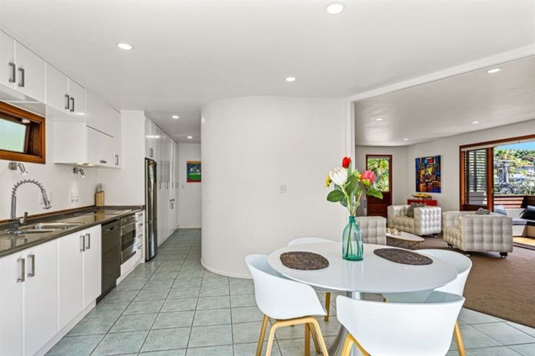 Photo of property in 2/4 The Esplanade, Castor Bay, Auckland, 0620