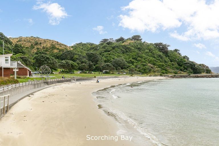 Photo of property in 427 Karaka Bay Road, Karaka Bays, Wellington, 6022